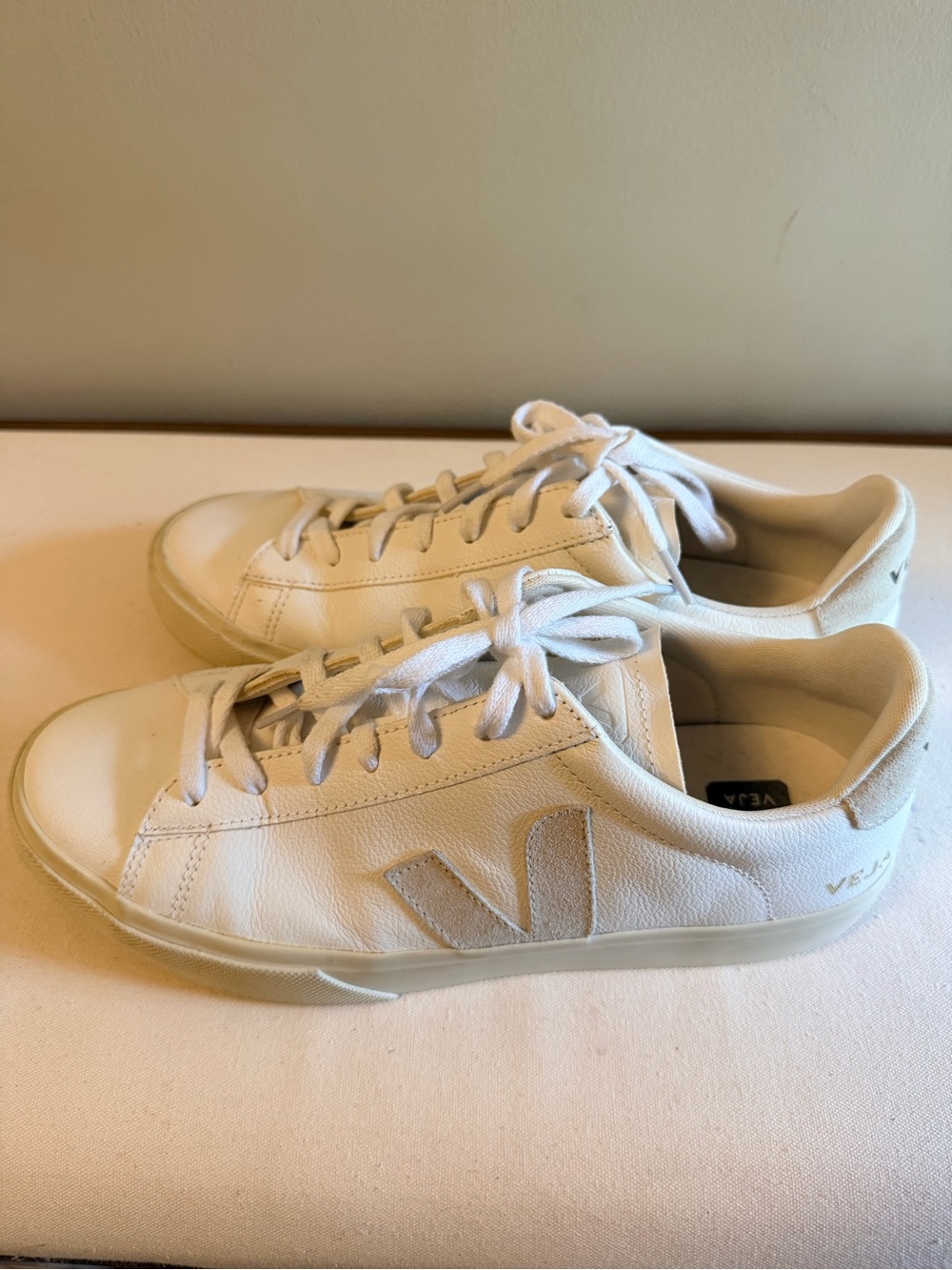 Veja White Leather Low-Top Sneakers with Tonal V Logo size women’s 10